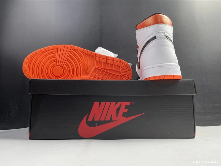 ELECTRO RETRO 555088-180 HIGH 1 ORANGE JORDAN 0423